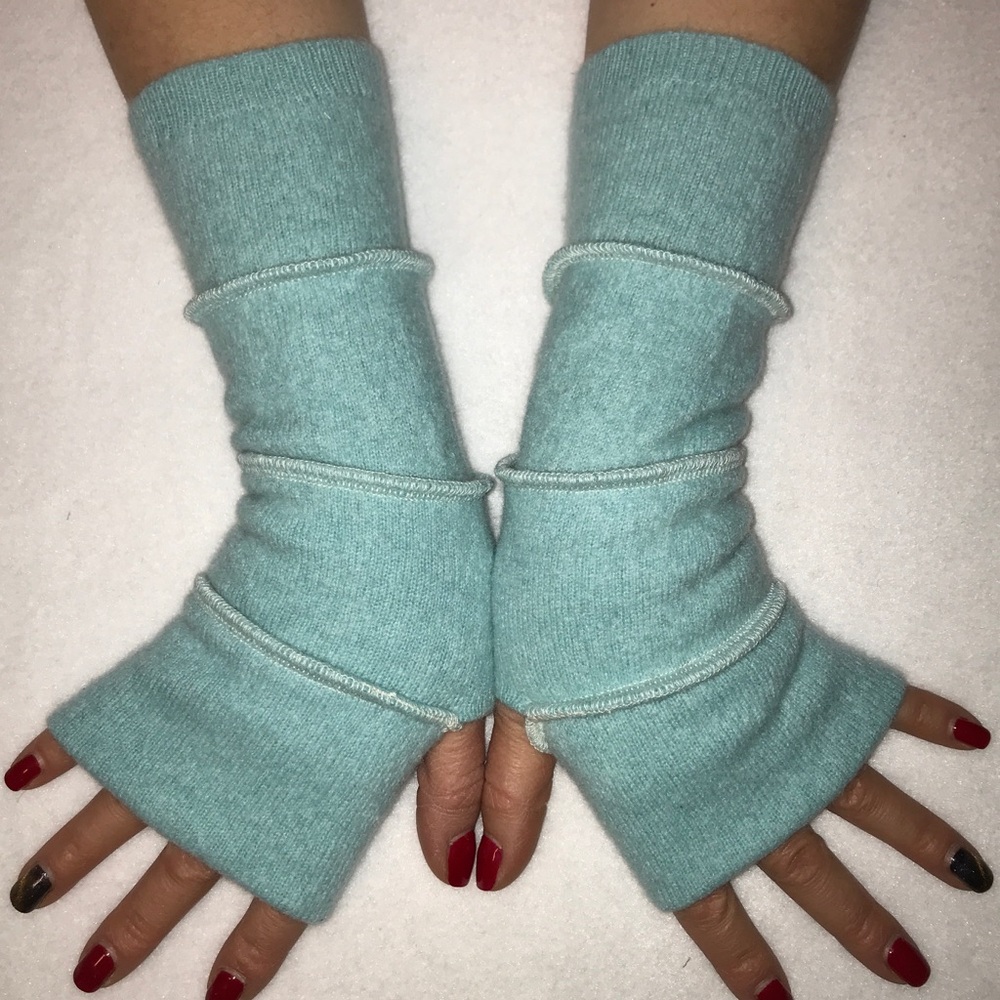 Cashmere hand warmer